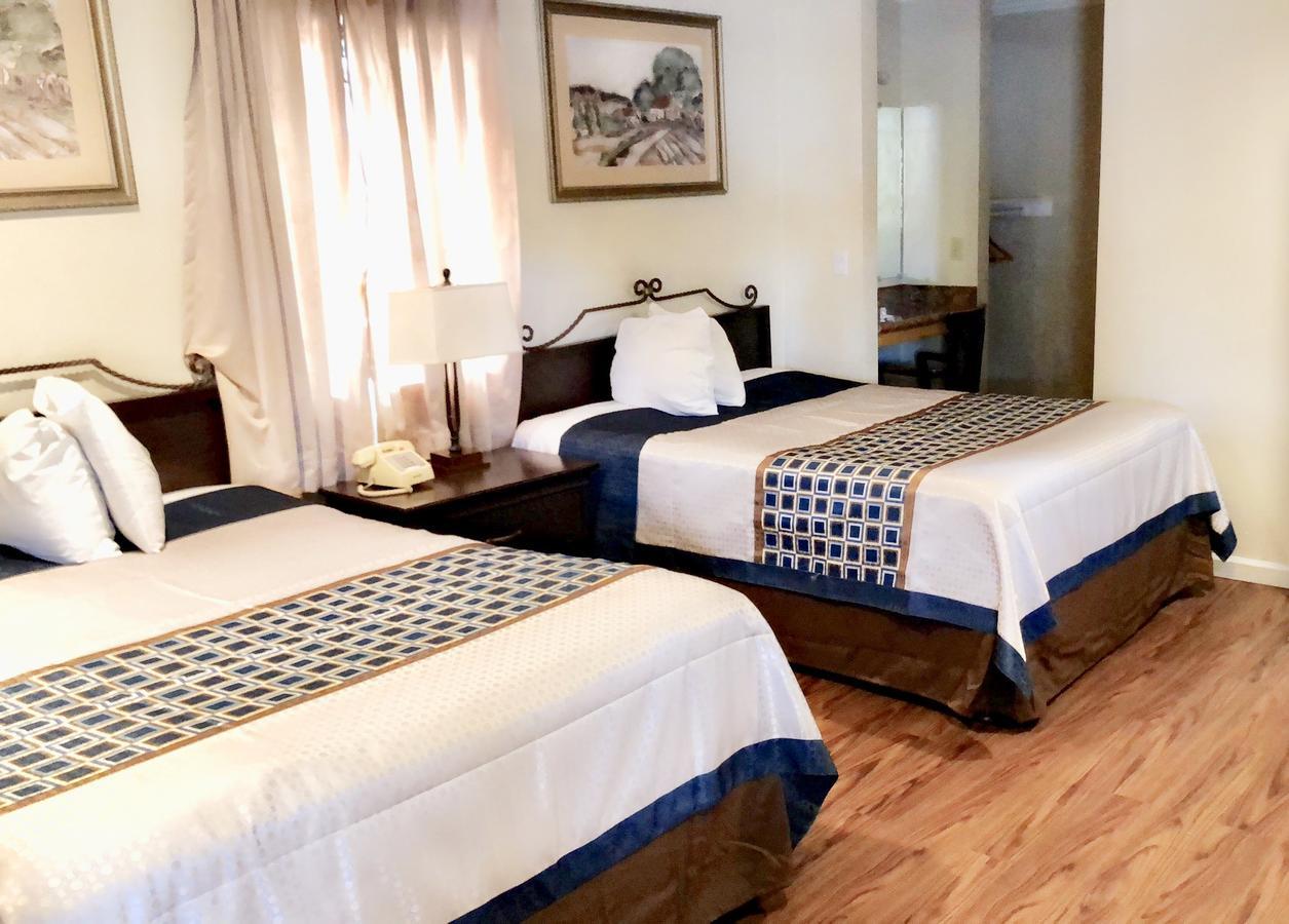Casa Verde Inn มอนเทอร์เรย์ ภายนอก รูปภาพ